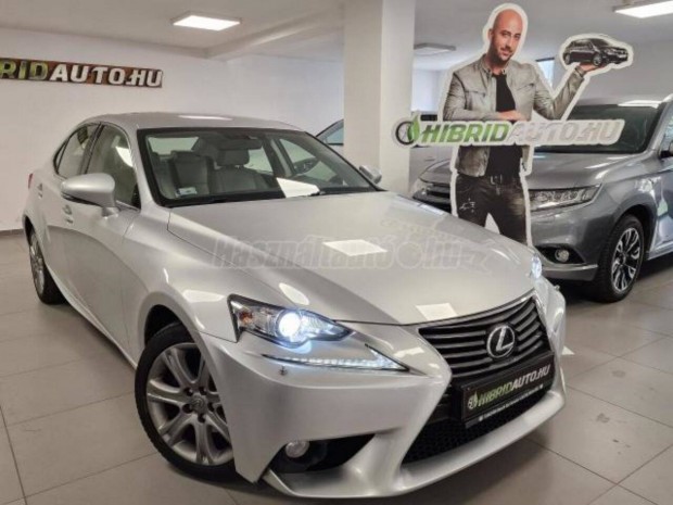 Lexus Is 300H elad