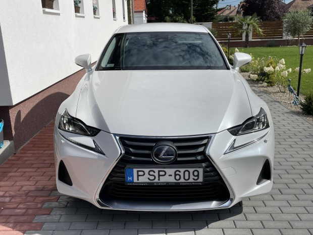 Lexus Is 300h Prestiege Plus Safety CVT Leinfor...