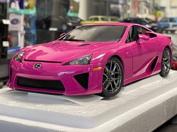 Lexus LFA 2012 Passionate Pink 1:18 1/18 Autoart Composite 78859