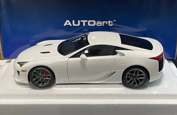 Lexus LFA 2012 Whitest White 1:18 1/18 Autoart Composite 78850