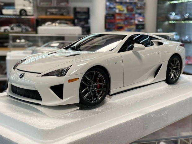 Lexus LFA 2012 Whitest White 1:18 Autoart Composite 78850