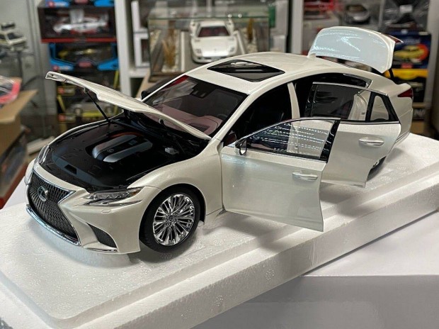 Lexus LS500H 2018 Sonic White Metallic 1:18 Autoart Composite 78866