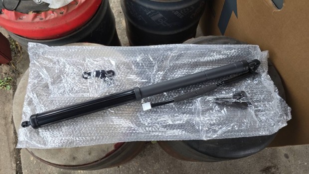 Lexus NX csomagt�rajt� teleszk�p bal elad�