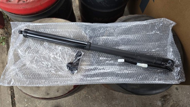 Lexus NX csomagt�rajt� teleszk�p jobb elad�