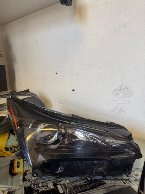 Lexus NX jobb fnyszr
