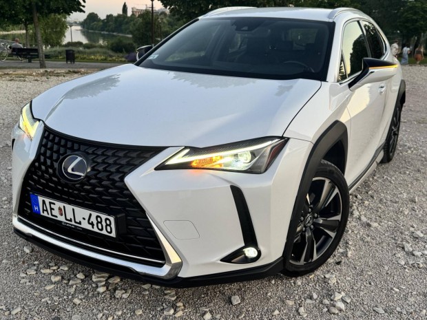 Lexus UX 250h Comfort CVT Tolatókamera. Ülésfűt...