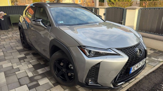 Lexus UX 250h F Sport tli-nyrigumi+vonhorog