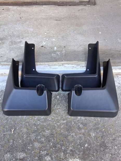 Lexus UX s�rfog� gumi elad�