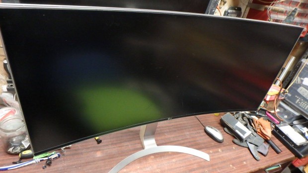 Lg 34"-os U monitor - panelhibs