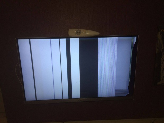 Lg 3d smart tv 32" törött alkatrésznek!