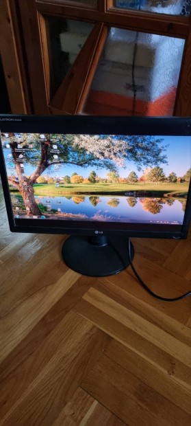 Lg Flatron w2234S 22" monitor hibs