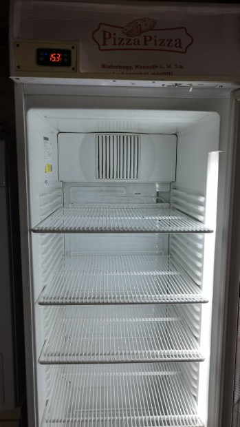 Liebherr 414 literes vitrines látvány hűtőszekrény