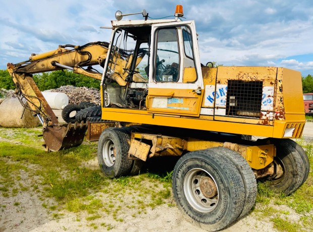 Liebherr 902 gumikerekes kotrógép eladó