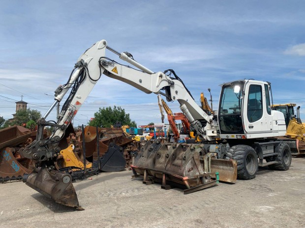Liebherr A311 Litronic gumikerekes kotró