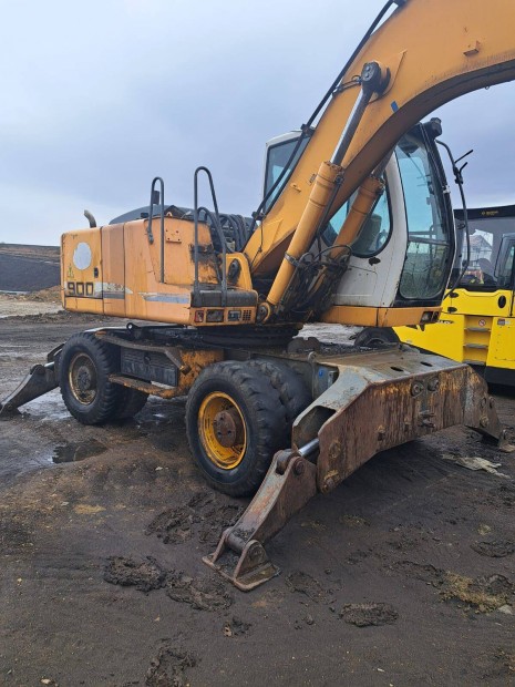Liebherr A900C gumikerekes kotró