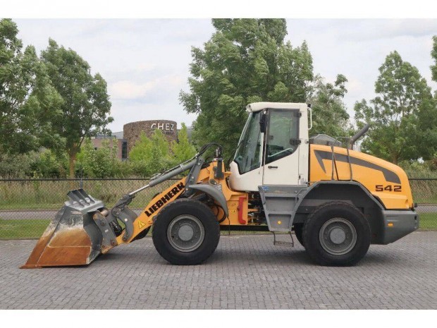 Liebherr L542 | 40 KM/H || BBS | / 7.826 üzemóra / Lízing 20%-