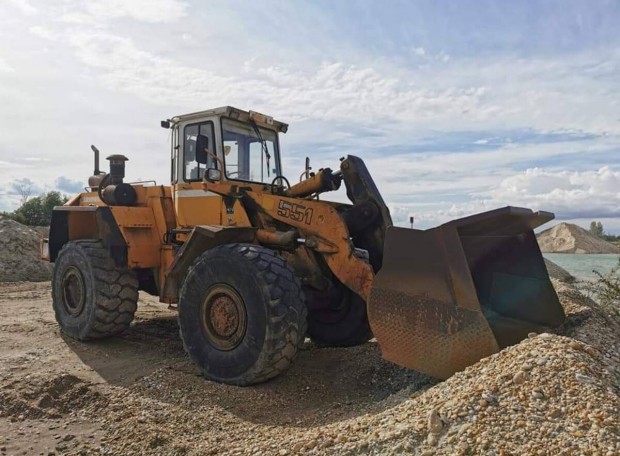 Liebherr L551 gumikerekes homlokrakod 