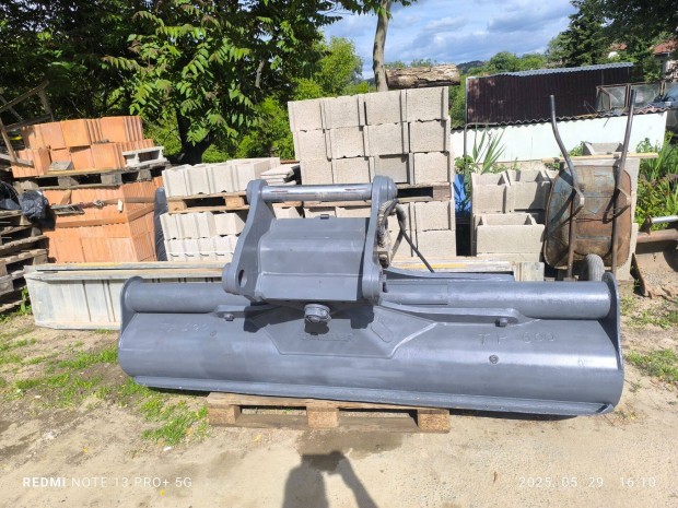 Liebherr gyári Rézsű kanál 240cm 0.85m3