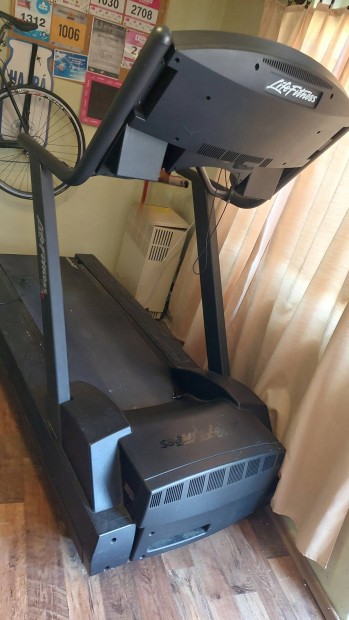 Life Fitness 9100 nagy amerikai futópad.