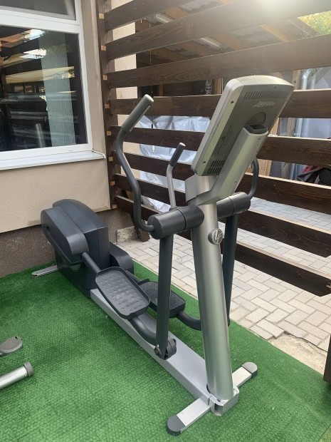 Life Fitness Elliptikus trner