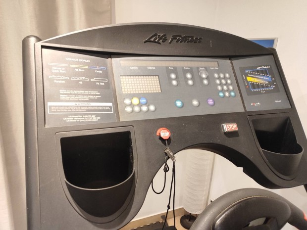 Life Fitness nagy teljesítményű futópad futógép