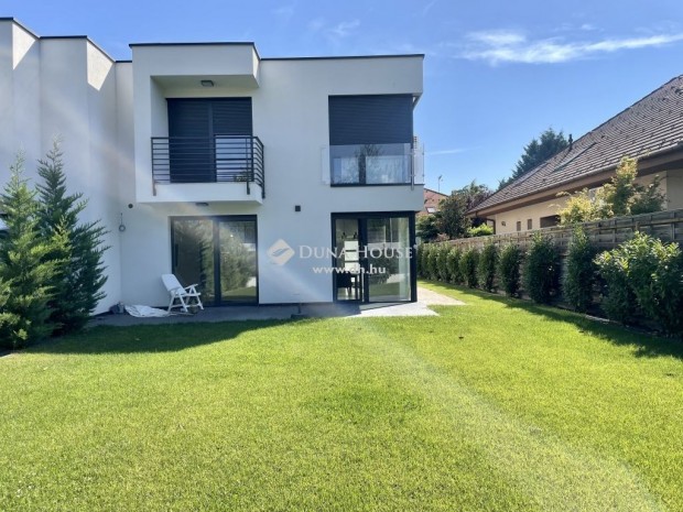 Liget lak�parkban �j�p�t�s� 170nm-es ikerh�z elad�