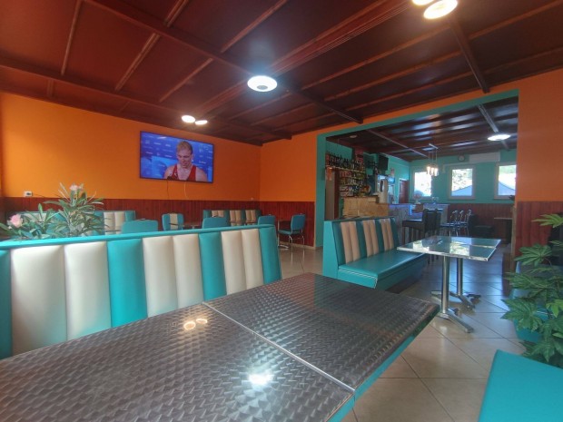 Ligeten vend�gl�t� egys�g elad�