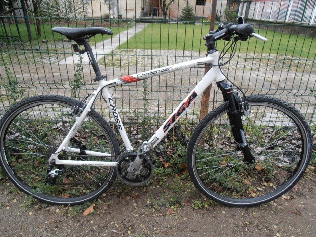 Limitált kiadású Siga (KTM) cross XT, magura fékes L-es trekking ujpes