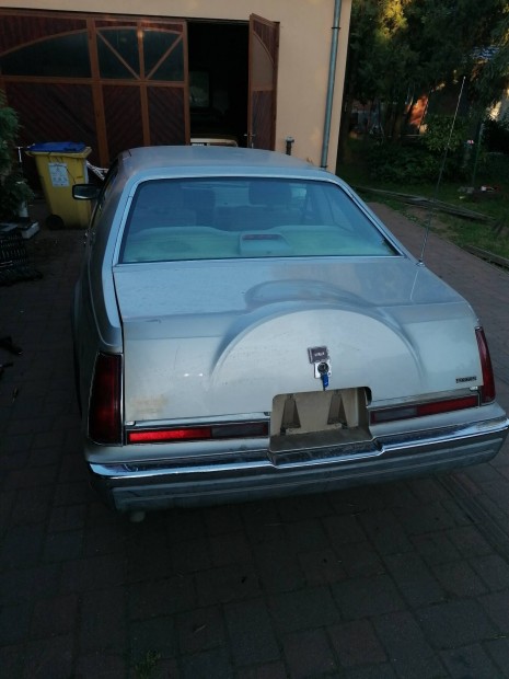 Lincoln Markvii egyben eladó alkatresznek.