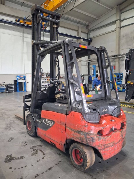 Linde E30 Elektromos targonca