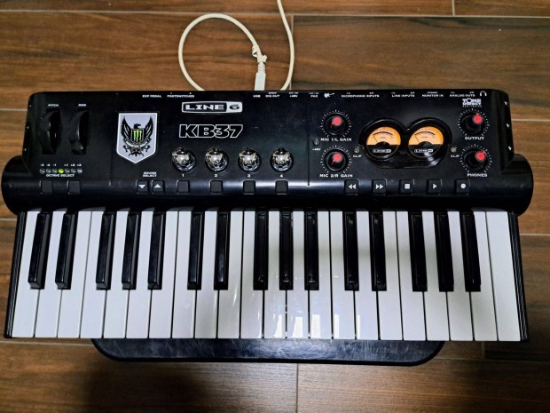 Line6 KB37 MIDI kontroller