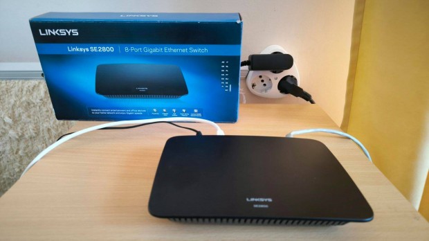 Linksys SE2800 8port 10/100/1000Mbps LAN nem menedzselhet switch