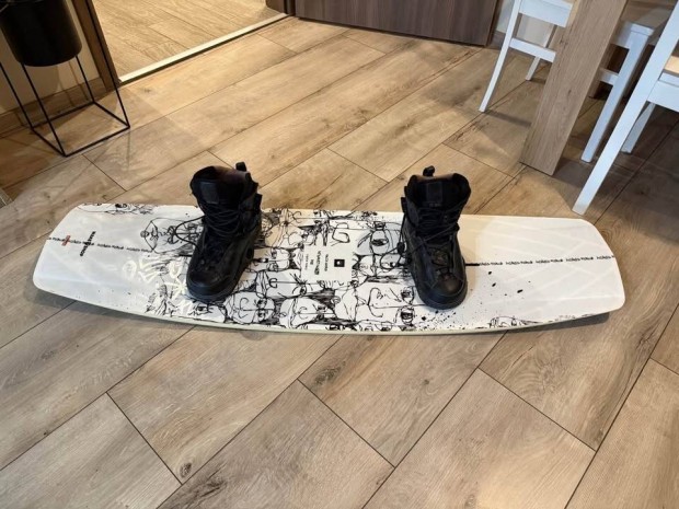Liquid Force Butterstick Wakeboard 148cm + 4D Idol kötés