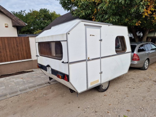 Lisz 270 ultra könnyű 370/400 kg elosatras, friss muszakis lakokocsi