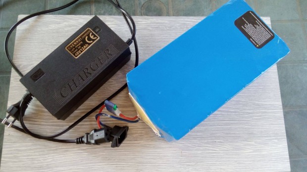 Lithium akkumulátor töltő és Lithium akkumulátor, 48V12AH Elektromos k