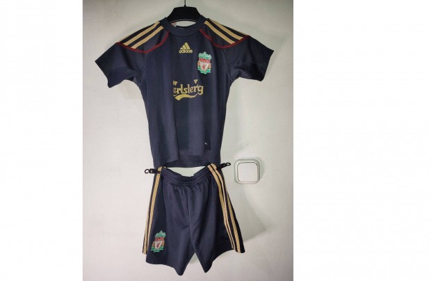 Liverpool eredeti adidas 2009-10 fekete arany gyerek szett (104)