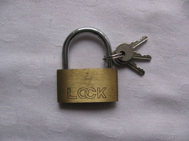 Lock lakat 3 kulccsal