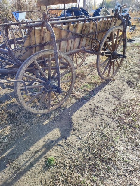 Lcss kocsi szekr eredeti befoghat llapotban elad