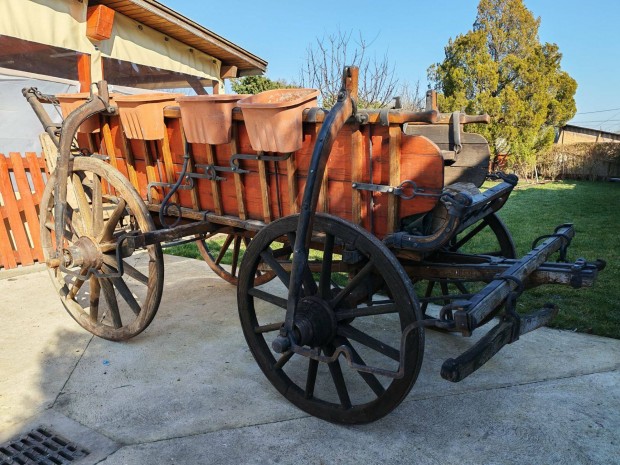 L�cs�s szek�r, paraszt szek�r