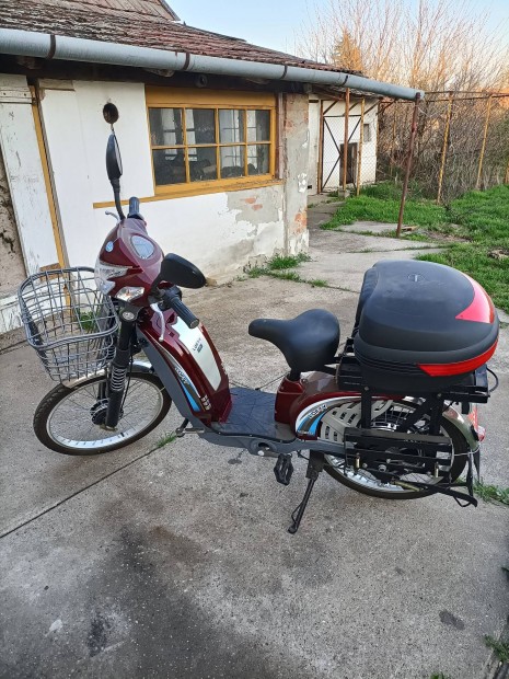 Lofty elektromos robog� elad�!