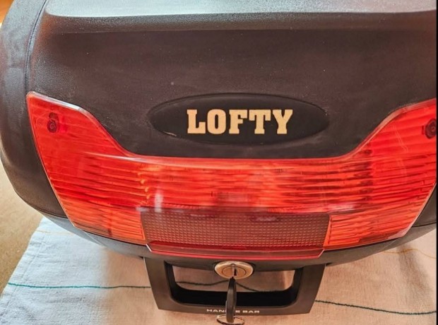 Lofty motoros csomagtartó doboz