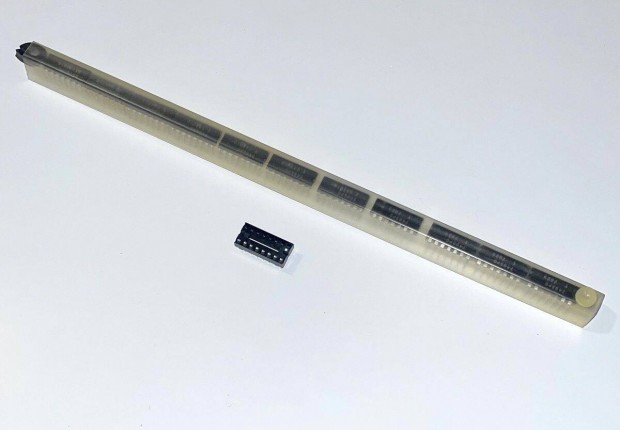 Logikai IC 11db SN7493 SN7496 uA741 SN49700 IC foglalat alkatr�sz