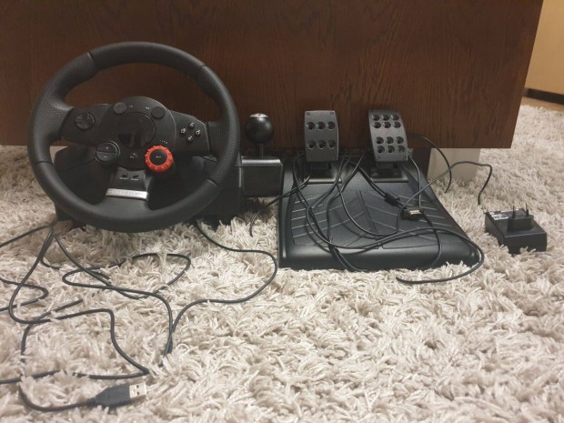 Logitech Driving force kormny