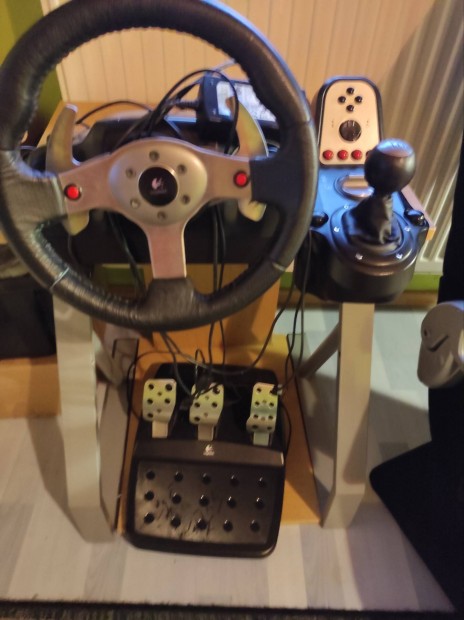 Logitech G25 Racing Wheel kormny