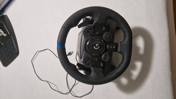 Logitech G923 Racing Wheel and Pedals