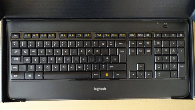 Logitech K800 vezetknlkli vilgt billentyzet s M560 egr