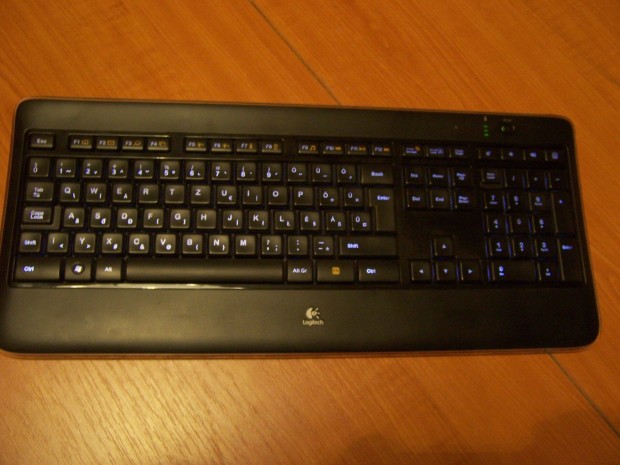 Logitech K 800 billentyzet