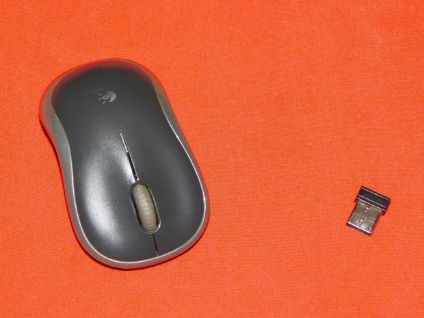 Logitech M185 szrke, vezetk nlkli egr