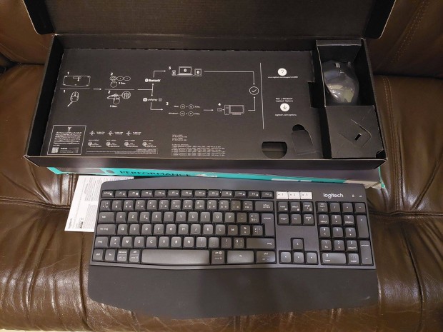 Logitech MK 850 szet M720 egérrel, új