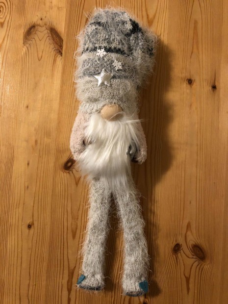Lógólábú manó plüss figura